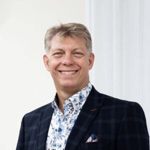 Foreign language page – Japanese 33 Robert Games, Managing Director, Patent Attorney